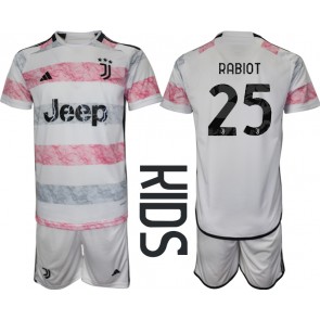 Juventus Adrien Rabiot #25 Replika Babytøj Udebanesæt Børn 2023-24 Kortærmet (+ Korte bukser)